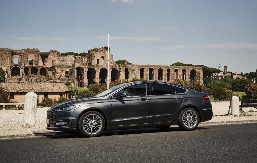  Ford Vignale Mondeo Sedan 2015 года  (фото 9 из 16)